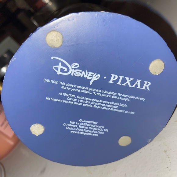 Finding Nemo collectable snow globe - Picture 3 of 3